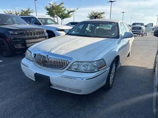 Used 2004 Lincoln Town Car Ultimate image 1