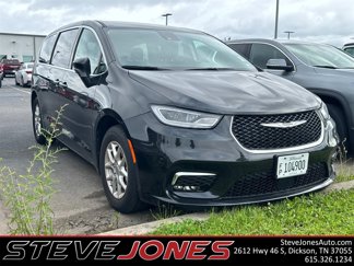 Used 2023 Chrysler Pacifica Touring-L image 1