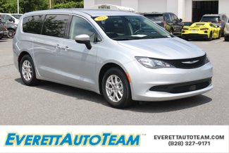 Used 2022 Chrysler Voyager LX image 1