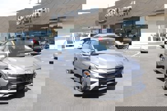 New 2025 Hyundai Elantra Limited image 1