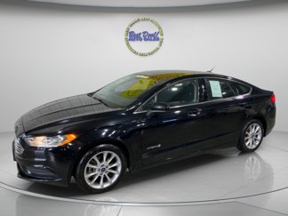 Used 2017 Ford Fusion SE image 1