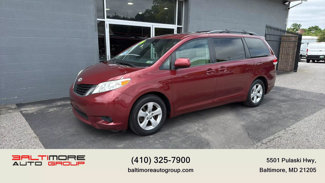 Used 2014 Toyota Sienna LE image 1