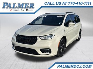 Used 2021 Chrysler Pacifica Limited w/ Uconnect Theater Family Group image 1