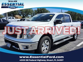 Used 2017 Nissan Titan SV image 1