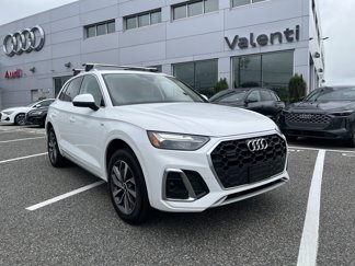 Used 2023 Audi Q5 2.0T Premium w/ Convenience Package image 1