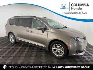 Used 2017 Chrysler Pacifica Touring-L w/ Tire & Wheel Group image 1