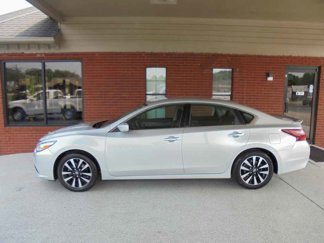 Used 2018 Nissan Altima 2.5 SV image 1