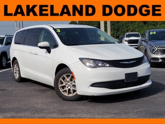 Used 2023 Chrysler Voyager LX image 1