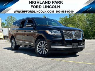 Used 2022 Lincoln Navigator L 4WD image 1