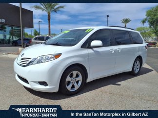 Used 2017 Toyota Sienna LE image 1