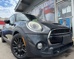Used 2017 MINI Cooper S image 1