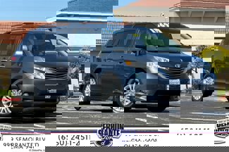 Used 2013 Toyota Sienna XLE image 1