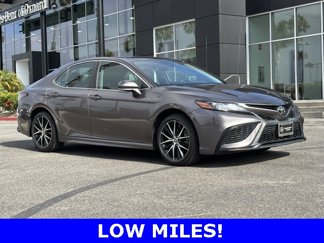 Used 2022 Toyota Camry SE image 1