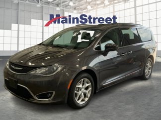 Used 2017 Chrysler Pacifica Touring-L w/ Tire & Wheel Group image 1