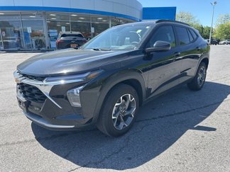 Used 2025 Chevrolet Trax LT w/ Sunroof Package image 1