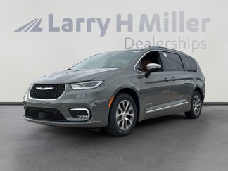 New 2025 Chrysler Pacifica Pinnacle image 1