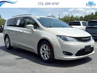 Used 2019 Chrysler Pacifica Touring-L Plus w/ Tire & Wheel Group image 1
