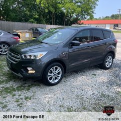Used 2019 Ford Escape SE image 1