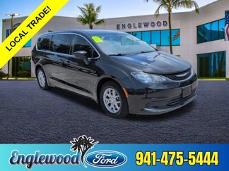 Used 2017 Chrysler Pacifica Touring image 1