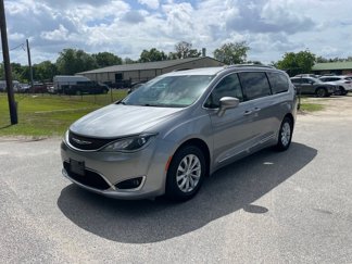 Used 2018 Chrysler Pacifica Touring-L image 1
