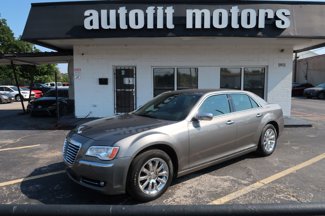 Used 2012 Chrysler 300 Limited image 1
