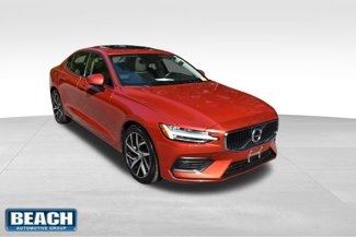 Used 2020 Volvo S60 T5 Momentum image 1