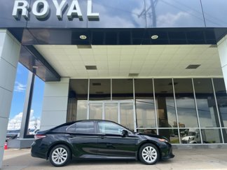 Used 2019 Toyota Camry image 1