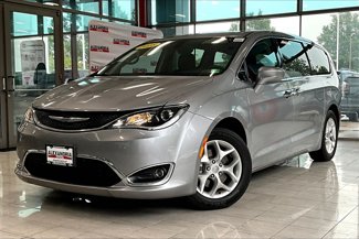Used 2018 Chrysler Pacifica Touring Plus w/ Tire & Wheel Group image 1