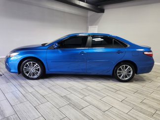 Used 2017 Toyota Camry SE image 1