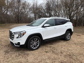 Used 2024 GMC Terrain SLT image 1