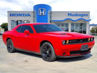 Used 2023 Dodge Challenger SXT image 1