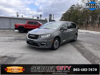 Used 2022 Chrysler Pacifica Touring-L w/ Uconnect Theater Family Group image 1