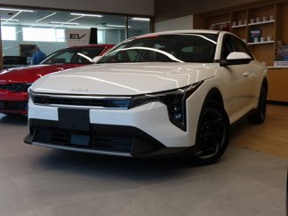 New 2025 Kia K4 EX image 1