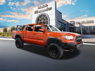 Used 2017 Toyota Tacoma SR image 1