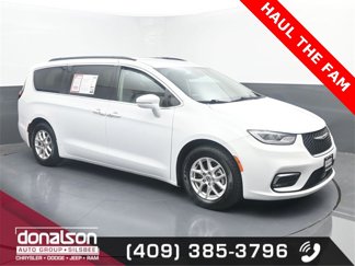 Used 2022 Chrysler Pacifica Touring-L image 1