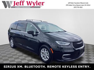 Used 2022 Chrysler Pacifica Touring-L image 1
