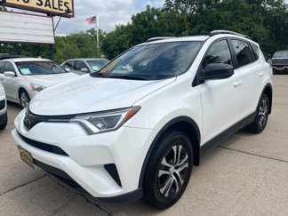 Used 2018 Toyota RAV4 LE image 1