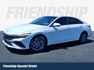 Used 2024 Hyundai Elantra Blue image 1