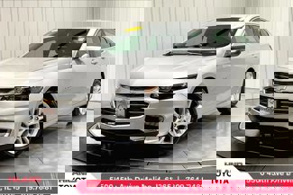 Used 2018 Chevrolet Malibu LT image 1