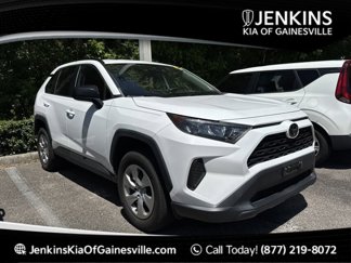 Used 2020 Toyota RAV4 LE image 1