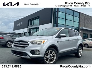 Used 2017 Ford Escape SE image 1