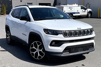 Used 2024 Jeep Compass Latitude image 1