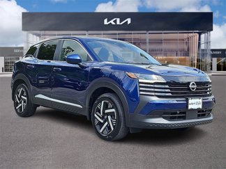 Used 2025 Nissan Kicks SV image 1