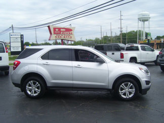 Used 2017 Chevrolet Equinox LS image 1