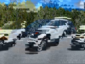 Used 2022 Ford Explorer XLT w/ Equipment Group 202A image 1