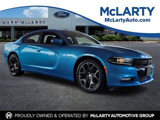 Used 2015 Dodge Charger SXT w/ Driver Confidence Group image 1