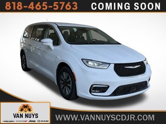 Used 2022 Chrysler Pacifica Touring-L w/ Uconnect Theater Family Group image 1