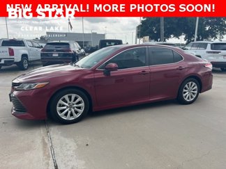 Used 2018 Toyota Camry LE image 1