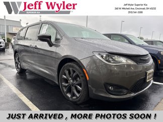 Used 2018 Chrysler Pacifica Touring Plus w/ S Appearance Package image 1
