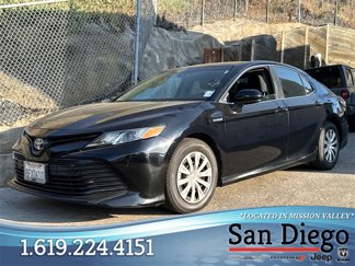 Used 2018 Toyota Camry LE image 1